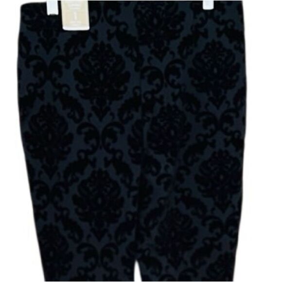 NWT Chico’s Fabulously Slimming Flocked Pull On Pant, Fashion Black size 1 - Picture 6 of 8